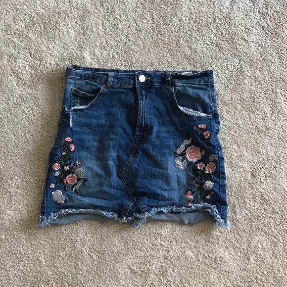 Flower embroidered denim/jean pencil skirt - Picture 1 of 3